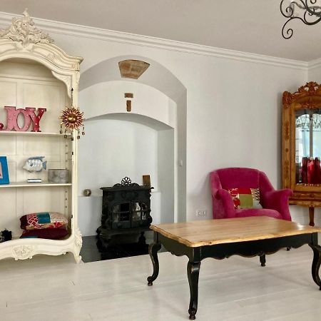 Shabby Chic - Apartment In The Heart Of Vilnius Old Town Buitenkant foto