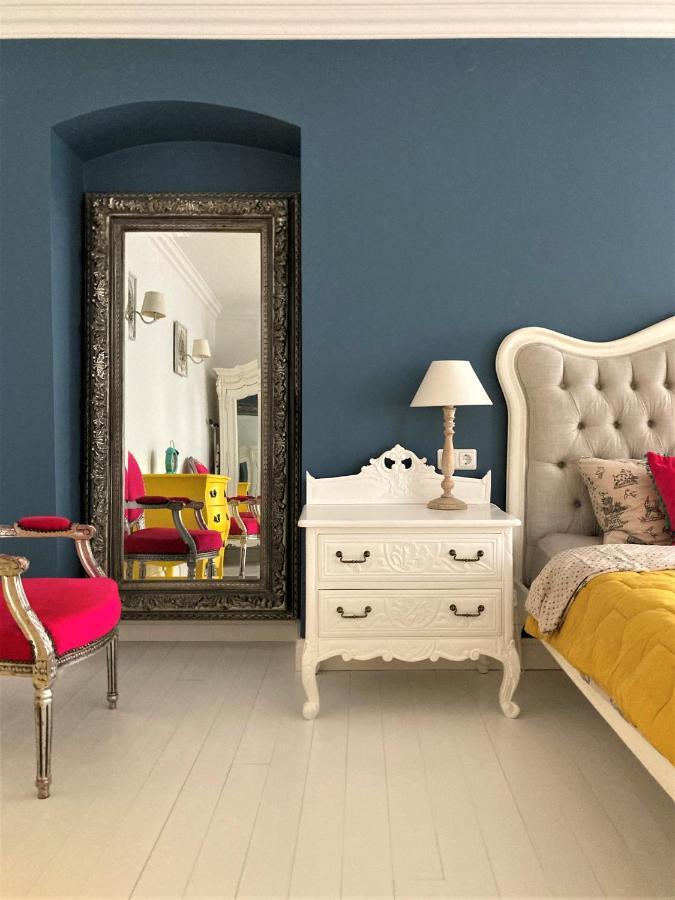 Shabby Chic - Apartment In The Heart Of Vilnius Old Town Buitenkant foto