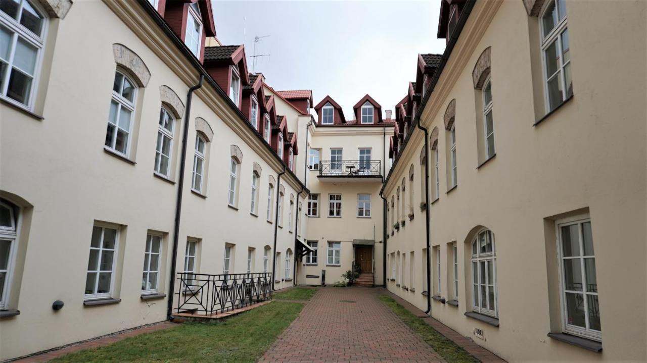 Shabby Chic - Apartment In The Heart Of Vilnius Old Town Buitenkant foto