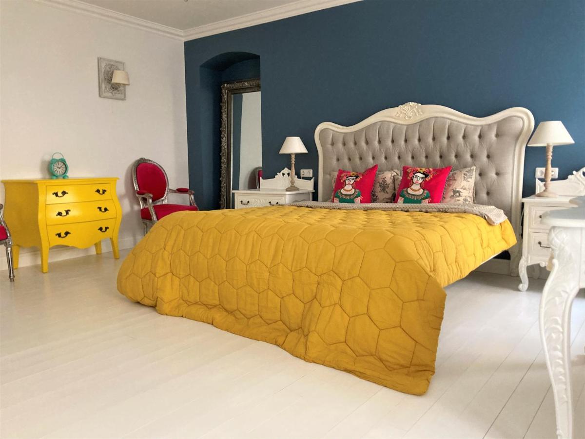 Shabby Chic - Apartment In The Heart Of Vilnius Old Town Buitenkant foto