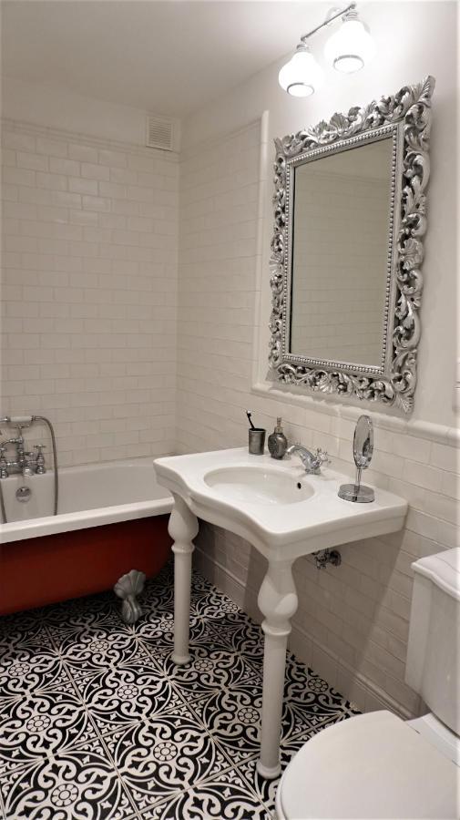 Shabby Chic - Apartment In The Heart Of Vilnius Old Town Buitenkant foto